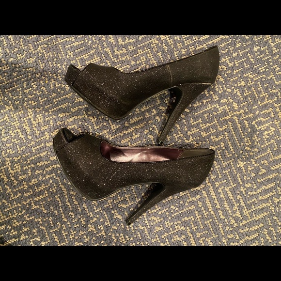 Chinese Laundry Black Peep Toe Heels - Picture 3 of 4